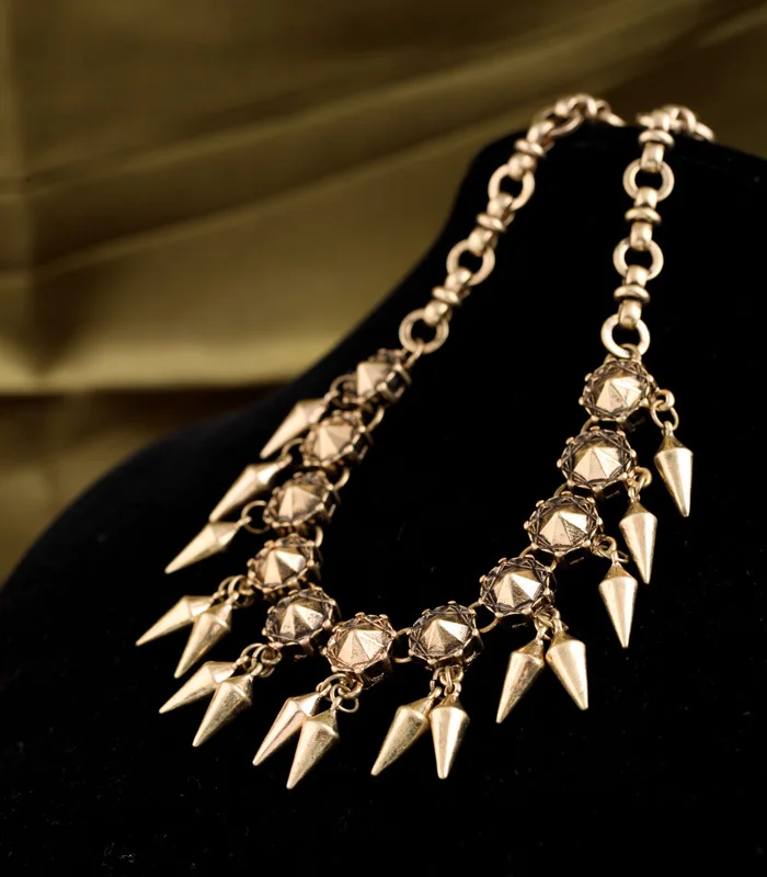 Оптовая цена цинковые ювелирные изделия для продажи ожерелье с шипами кисточкой