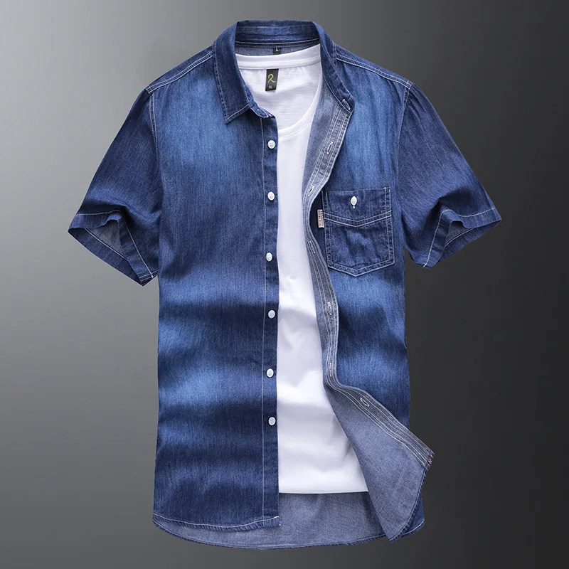 Мужская джинсовая рубашка с коротким рукавом однотонная приталенная отложным