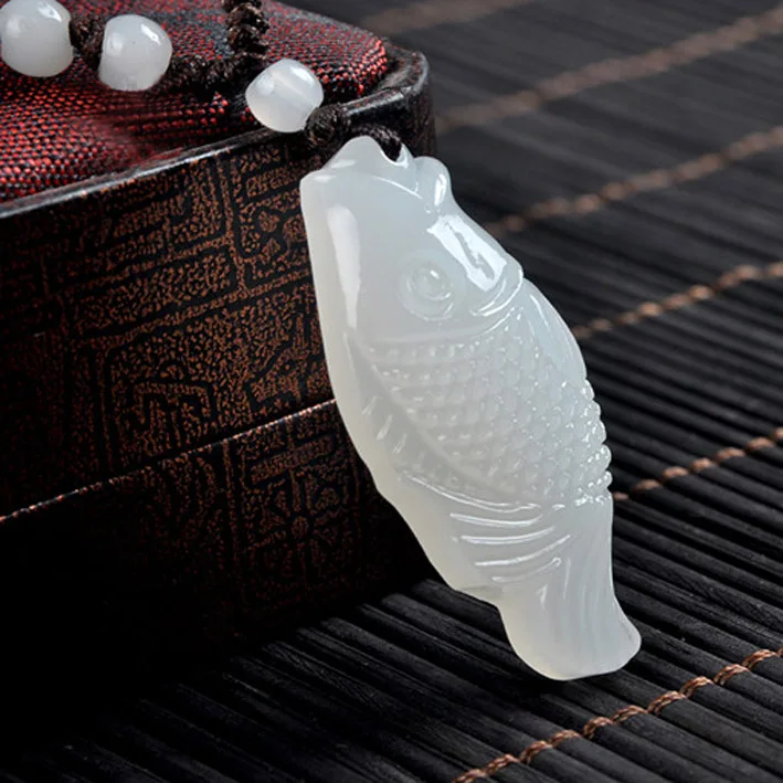 Натуральный белый рыбные богатства Luck резные Yu амулет китайские fuguiyouyu
