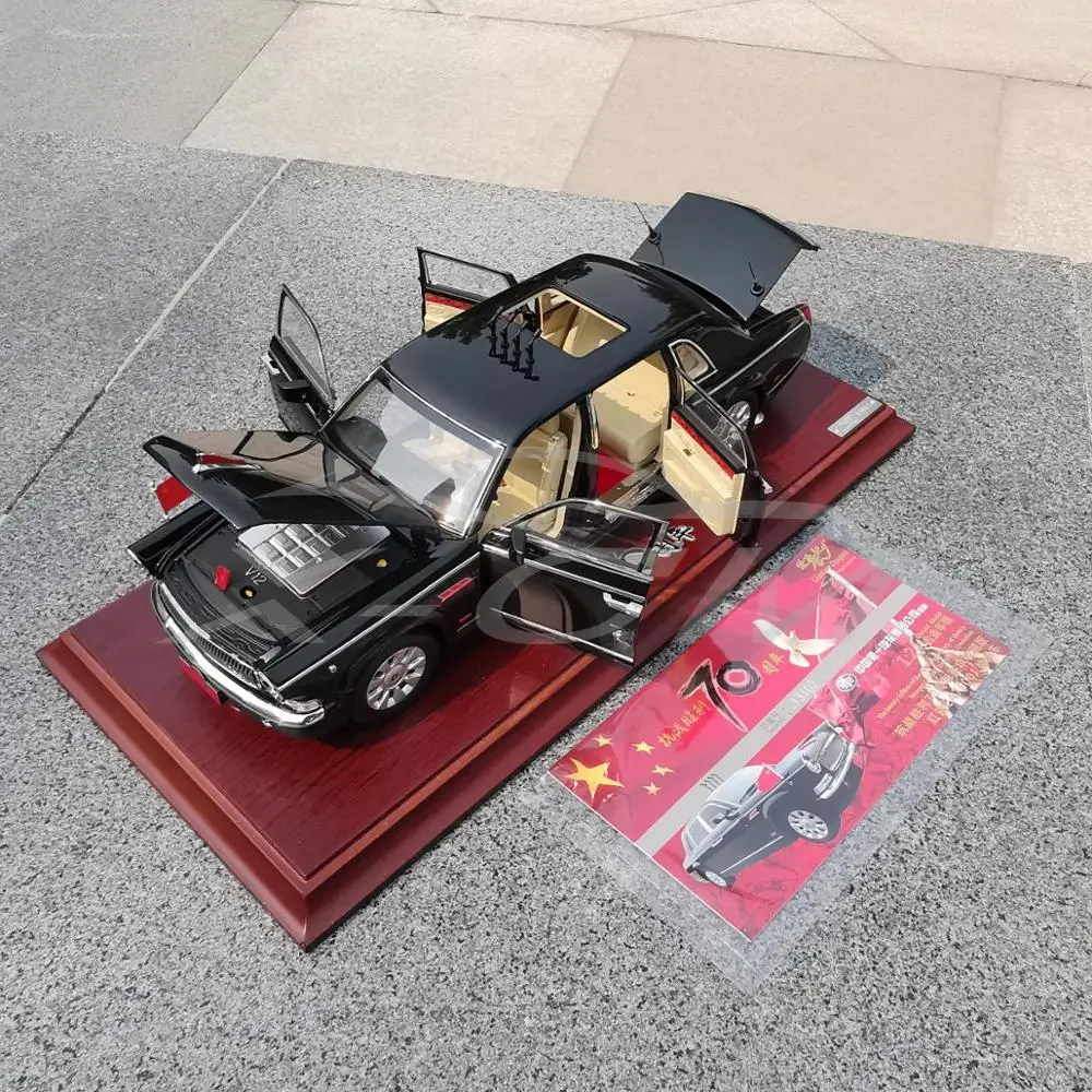 Модель автомобиля DiecastCar 1:24 70 лет парад на годовщину (черный) + небольшой подарок! |