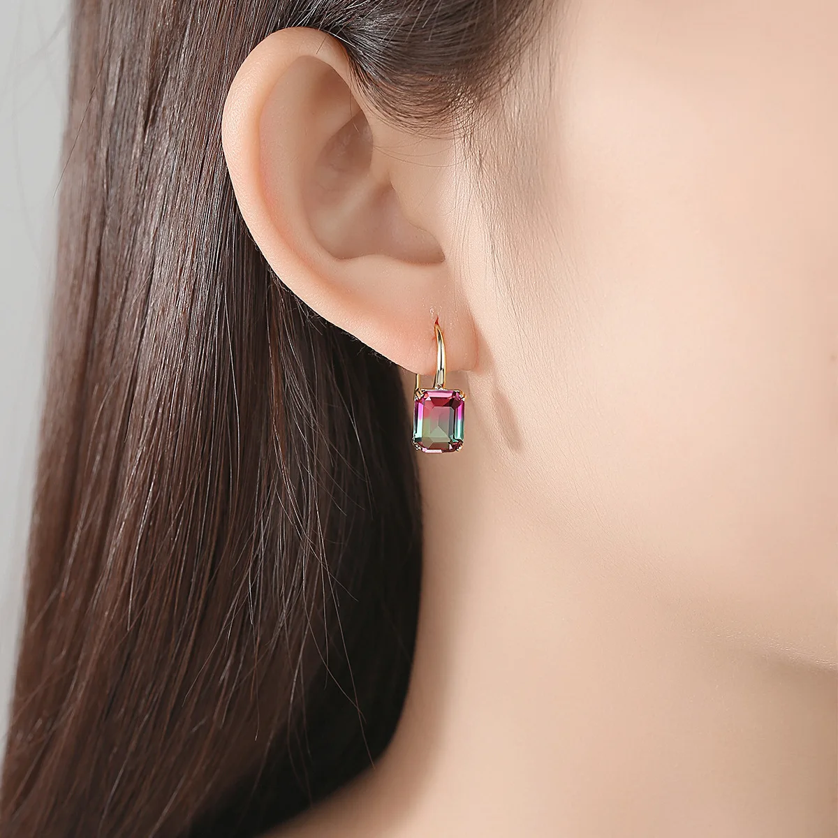 Простые висячие серьги в форме квадрата с синим камнем из Кубического циркония