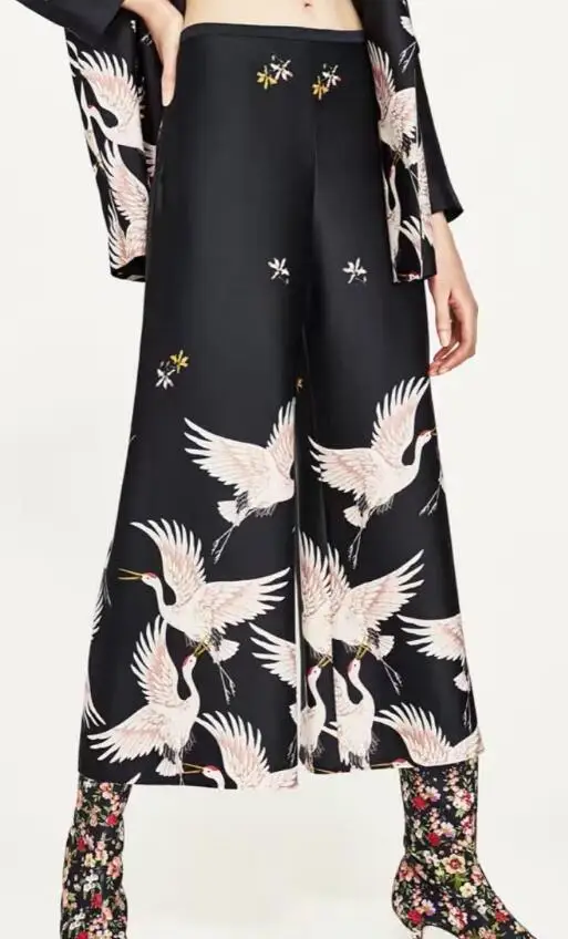 Новинка 2017 черные укороченные брюки с широкими штанинами принтом кюлоты красным