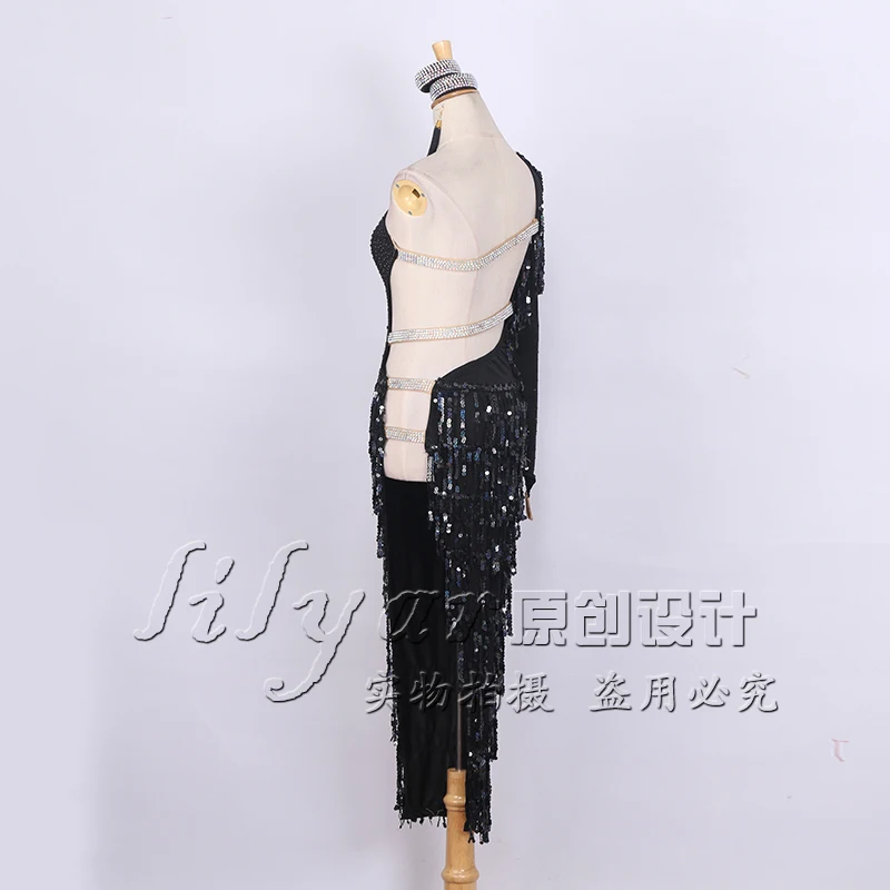 Костюм для конкурсов латинских танцев костюм выступлений черное приталенное