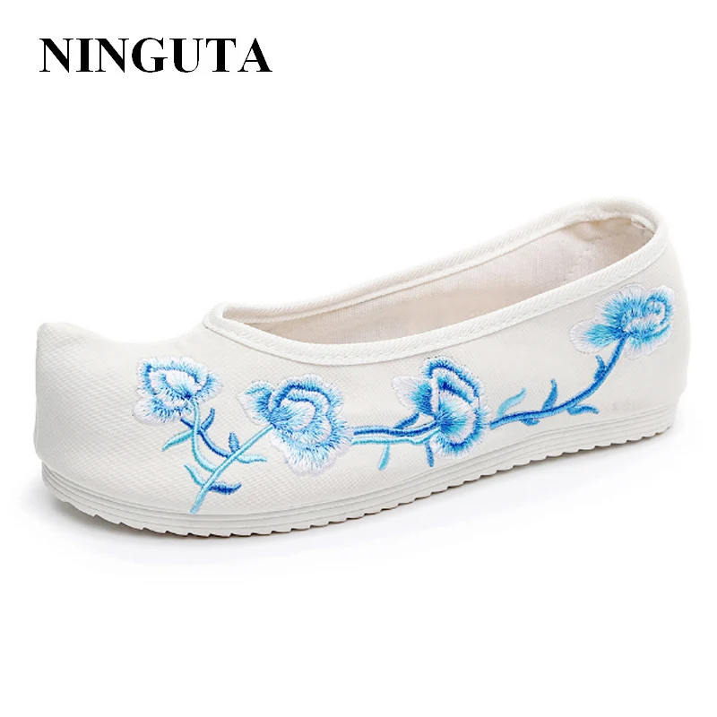 

NINGUTA Chinese traditional embroidered flat shoes woman Bow shoes Classical women flats