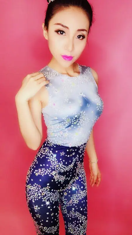 Рисунок 4 - Женский сценический костюм с синими звездами