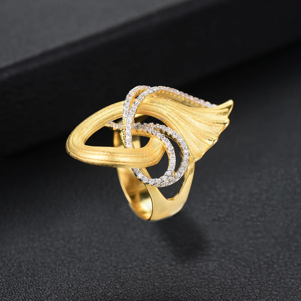 Женское кольцо с фианитом SISCATHY золотистое вечерние ЦО уникальным дизайном