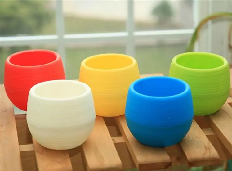 

200pcs/lot Fast shipping 7x7cm & 10x10cm Mini Colorful Plastic Flower Planter Pots Home Office Desktop Garden Decor