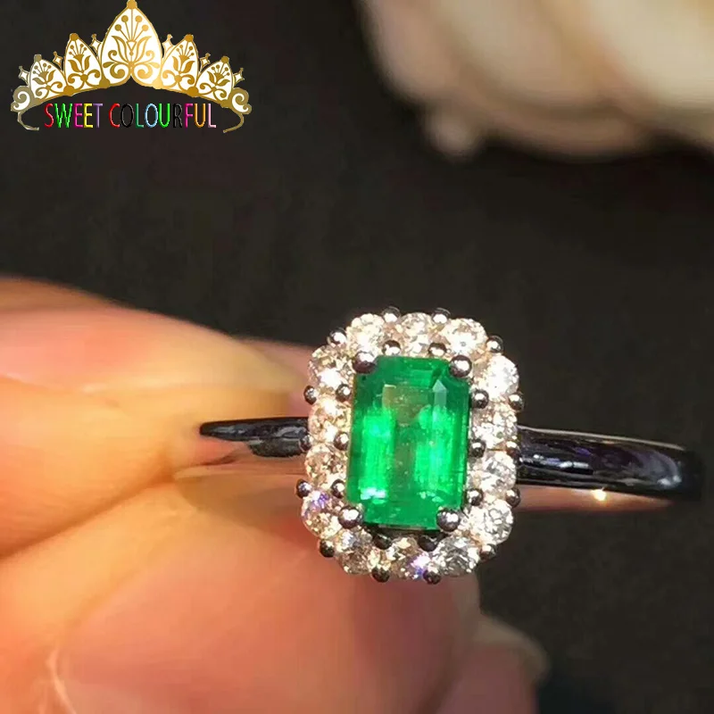 

100% 18K Gold NaturalEmerald 0.5ct Emerald and Diamonds Ring With national certificate T-008
