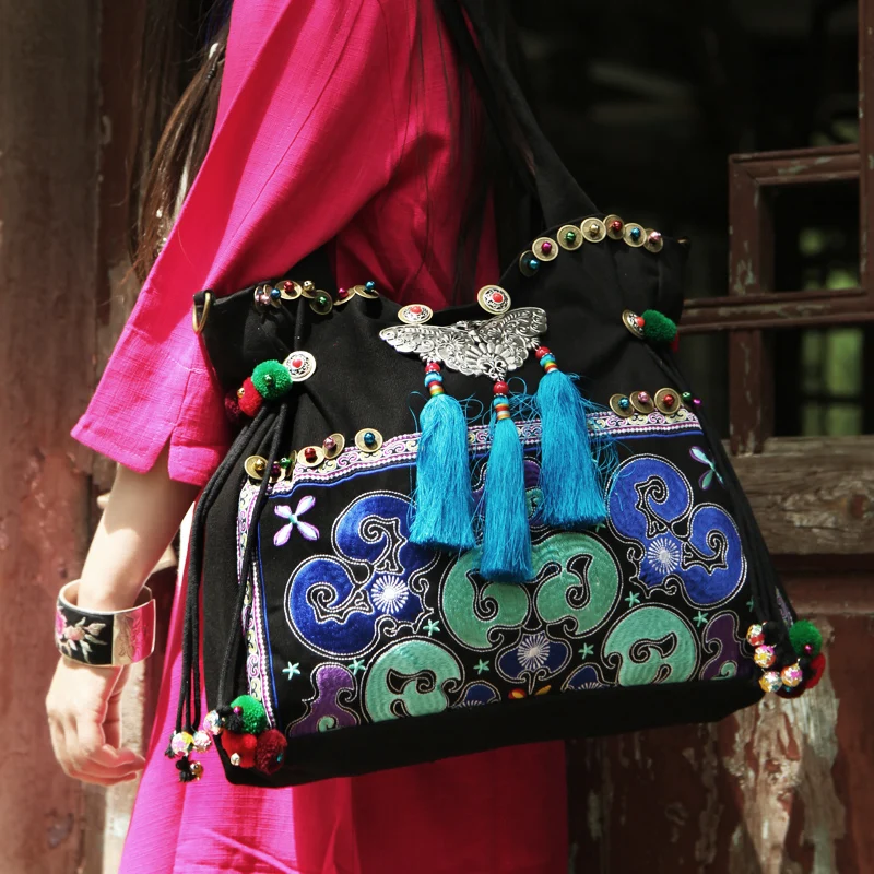 Сумка в национальном этническом стиле с вышивкой богемном кисточками сумочка