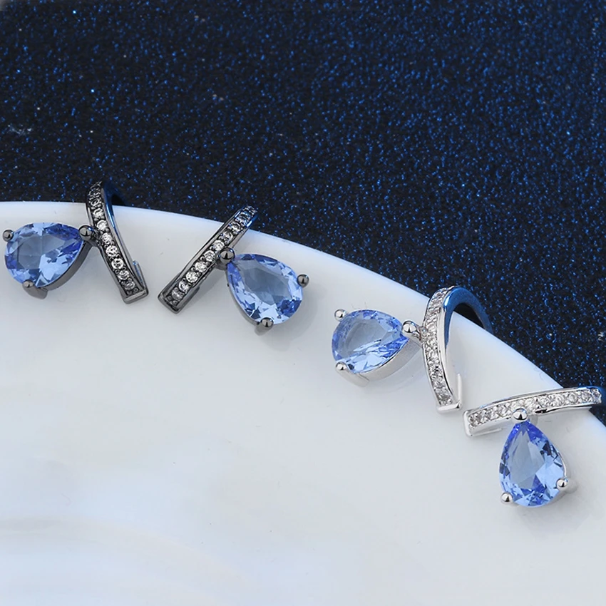 Женские серьги-клипсы в стиле панк с кристаллами и цирконием черные золотые