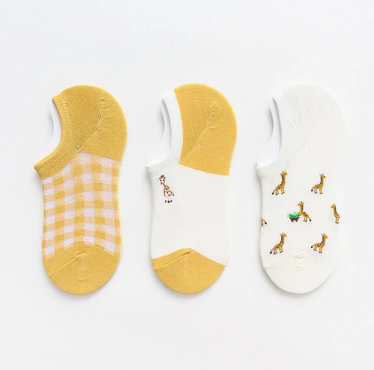 Giraffe boat sock 3 пар/лот, милые хлопковые носки с животными для женщин, короткие носки с фламинго, жирафом, невидимые носки-башмачки для девочек, чулочно-носочные изделия, забавные носки - Цвет: Giraffe boat sock