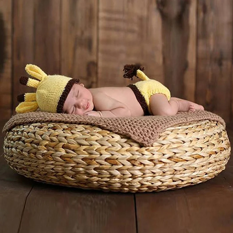 

2 Pcs/Set Newborn Baby Crochet Knit Bee Photography Outfits with Hat Pant M09