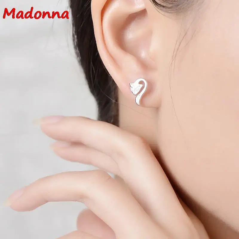 Женские сережки-гвоздики с лисьими буквами посеребренное украшение для ночных