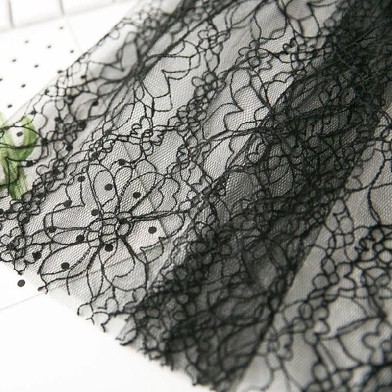 Комплект одежды для девочек летняя футболка с розами и кружевная юбка комплект