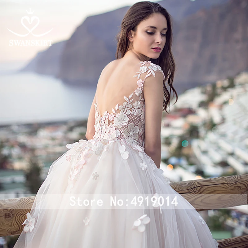 Swanskirt Flowers Ball Gown Wedding Dress Romantic Appliques backless Beaded Chapel Train Bridal Gown Robe de mariee OZ05