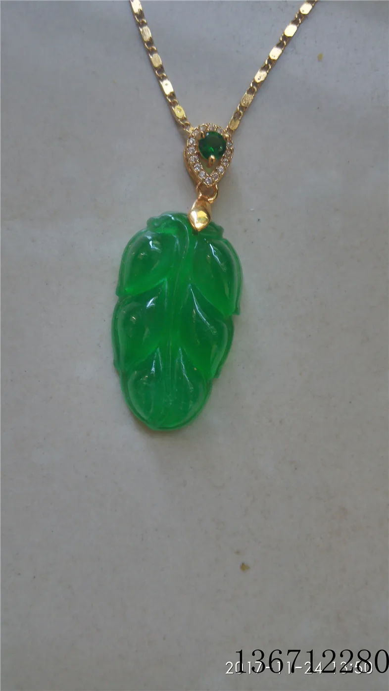 

Natural JADESt pendant, hand-carved green leaves, pendant necklace, exquisite and designed for both men and women