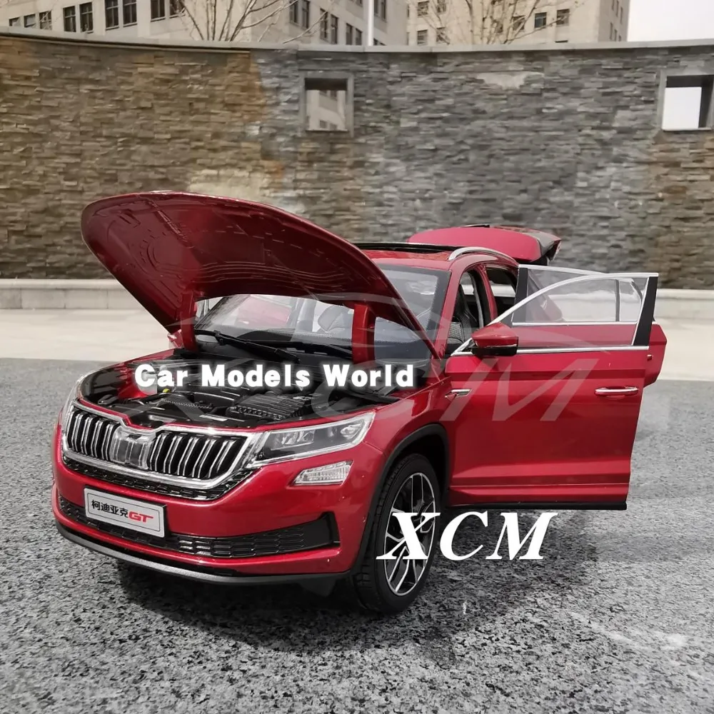 Модель литая автомобиля для внедорожника Kodiaq GT 1:18 (красный) + небольшой