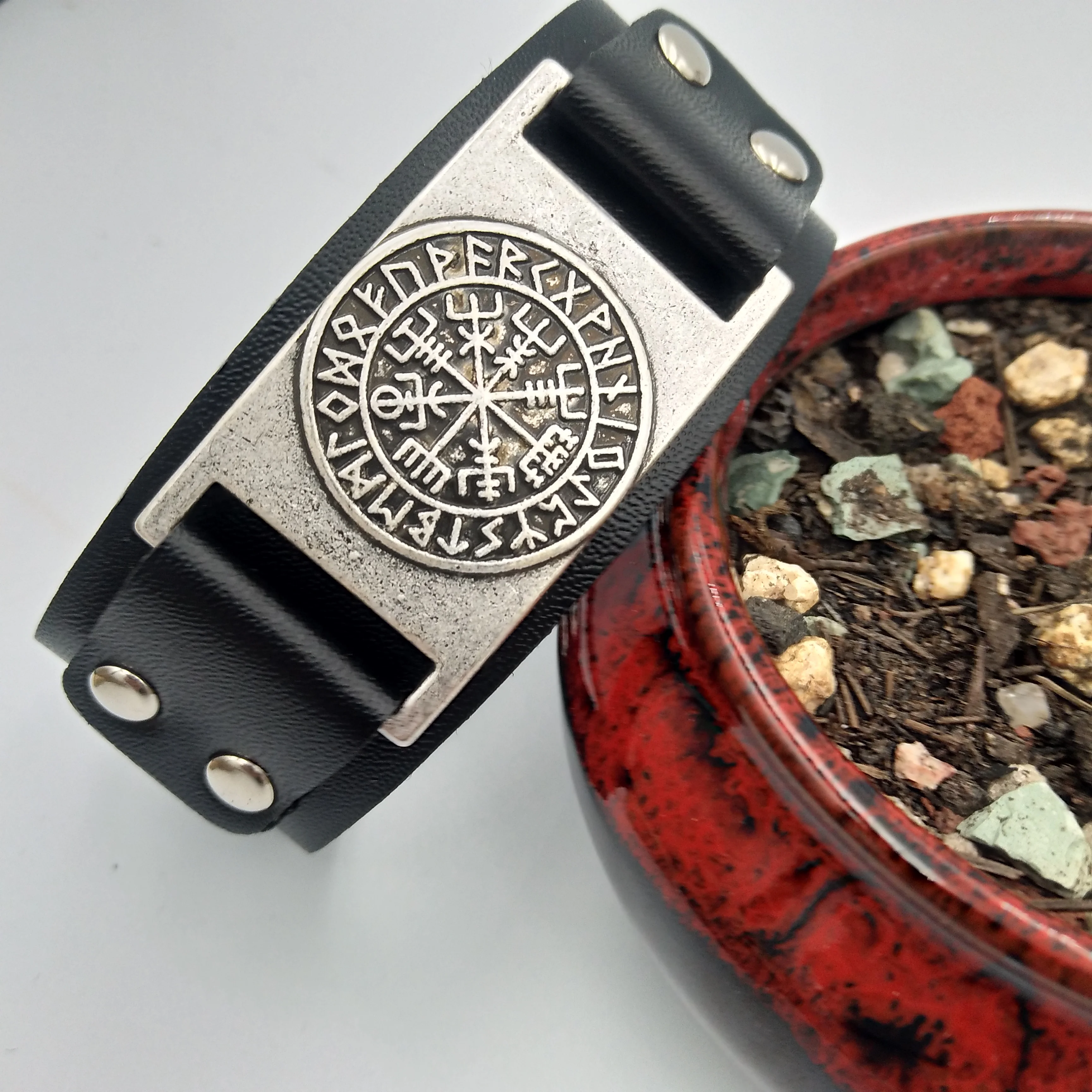 Мужской кожаный браслет нордические руны Viking Vegvisir Compass на запястье amulet