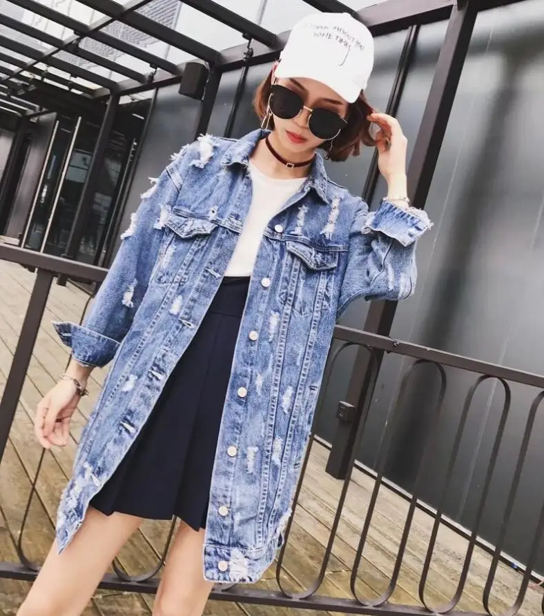 Мешковатая джинсовая куртка с рваными дырками мешковатая которую носят длинные