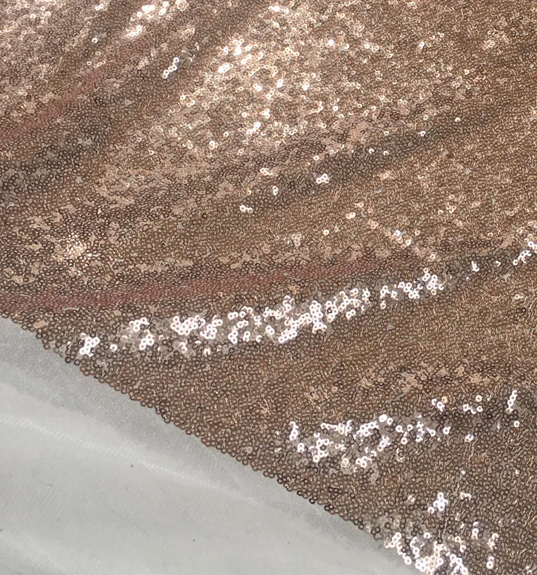 Блестящая ткань с градиентом и блестками цвета розового золота черного красного