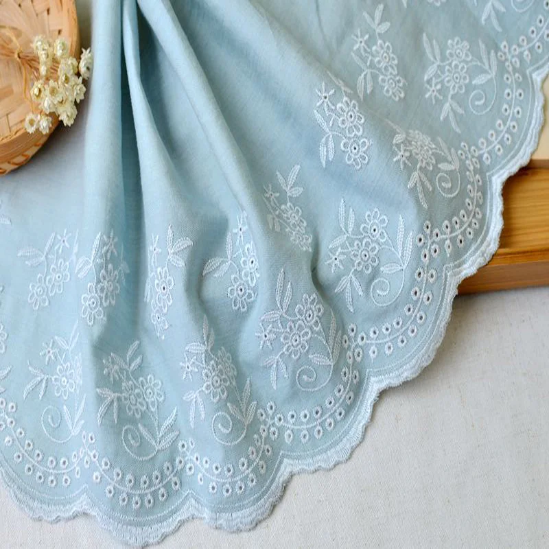 Бесплатная доставка (5 ярдов/партия) светло синяя ткань белый хлопок Цветочная