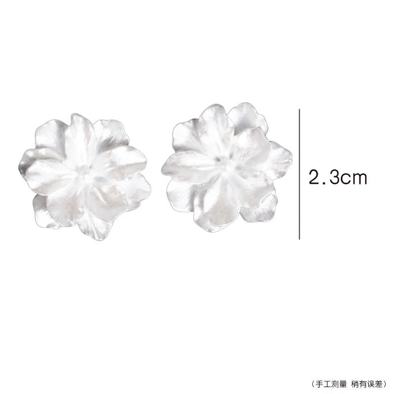 Серьги женские в японском и корейском стиле с белыми цветами | Украшения