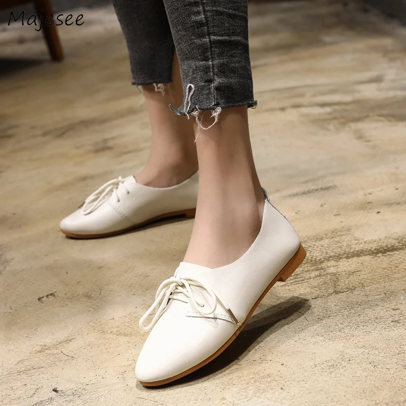 Женская обувь на плоской подошве с острым носком простая универсальная модная в