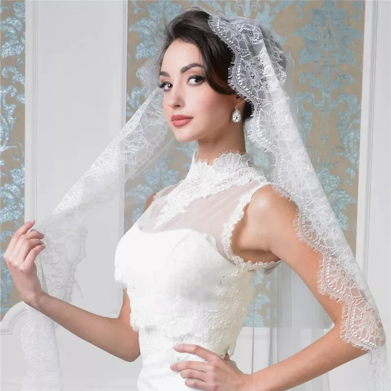 Фата свадебная длиной 2 м Тюлевая с кружевной отделкой по краям белый/цвет