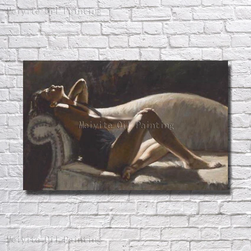 Полуголые женщины лежали в диване сексуальные наряды красивые женские настенные