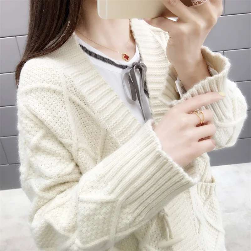 

2020 Retro Horn Buckle Thicken Loose Sweater Knitting Cardigan Women's Spring Autumn New Lazy Knite Warm Sweater Top AA47