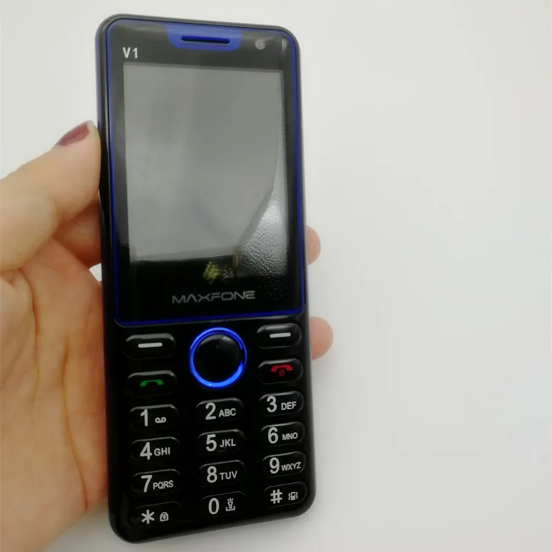 Дешевые монолитные мобильные телефоны новые Maxfone V1 три сим двойная камера 2 8
