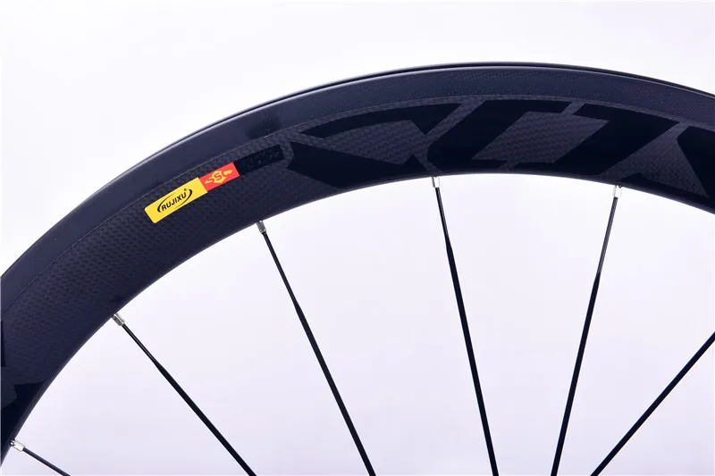 Колеса для шоссейного велосипеда из углеродного волокна 700C 25 мм 60 + 88 мм ширины с заклепками для клинчеровой обода с космической тормозной поверхностью из базальта.