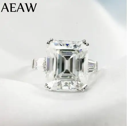 

Custom Order of making the 4 ct vvs1 D color Emerald cut moissanite ring 18k white gold.
