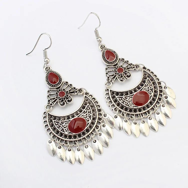 

Thousand Zi Shipin Hollow Out Crescent Moon Earrings Woman Earring Nation Wind Long Fund Alloy Leaf Eardrop