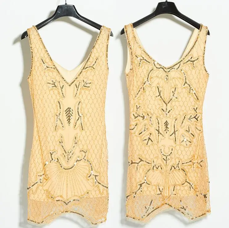 Женское платье с золотыми бусинами украшенное блестками v-образным вырезом