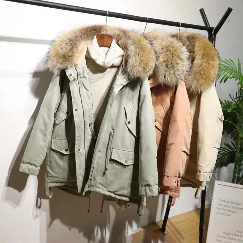 Женский пуховик на утином пуху длинный с капюшоном и воротником из натурального