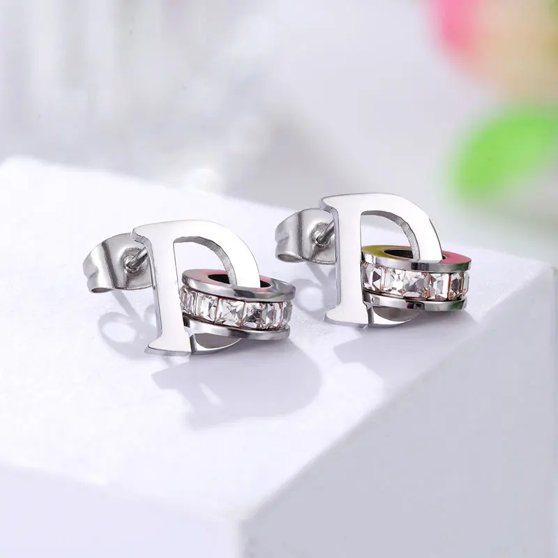 Silver Новые красивые серьги-гвоздики из нержавеющей стали в форме буквы D, высококачественные ювелирные изделия, брендовые серьги, подарок для любви - Окраска металла: Silver