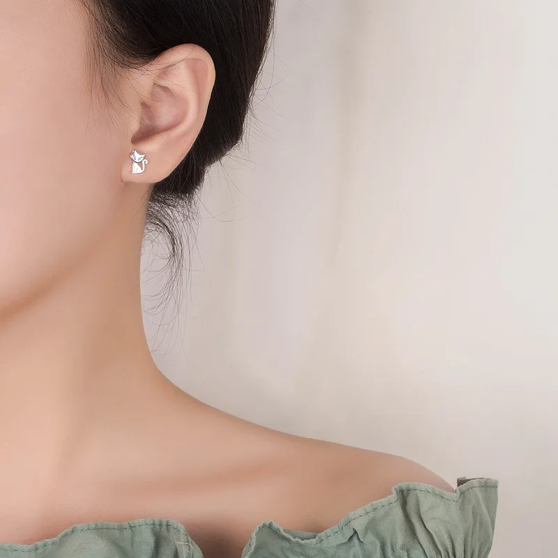 Женские гипоаллергенные серьги-гвоздики в виде кошки из стерлингового серебра 925