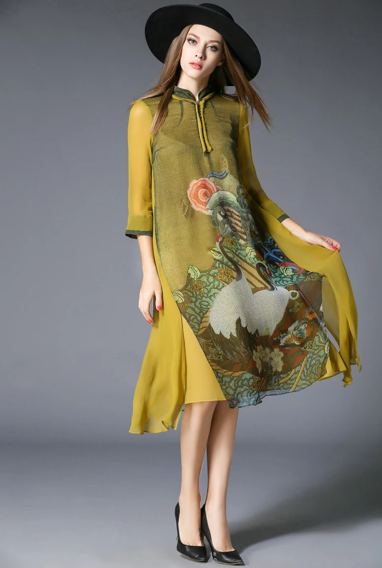 Женское шелковое платье длинное однотонное классическое с принтом журавлей