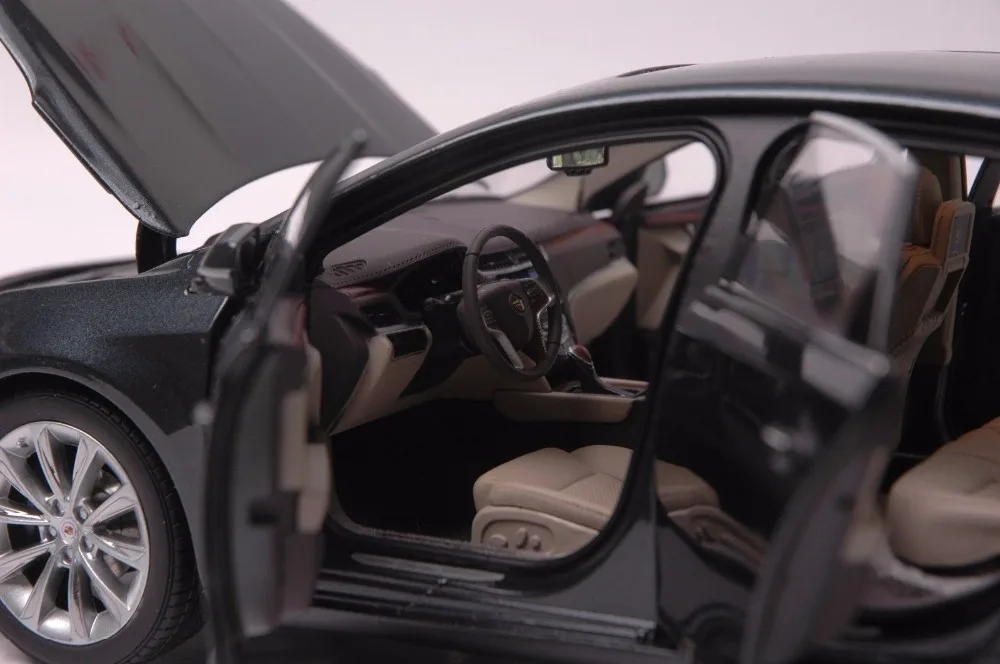 1:18 литая под давлением модель для GM Cadillac XTS серый Седан сплав игрушечный автомобиль миниатюрная коллекция подарки ATS