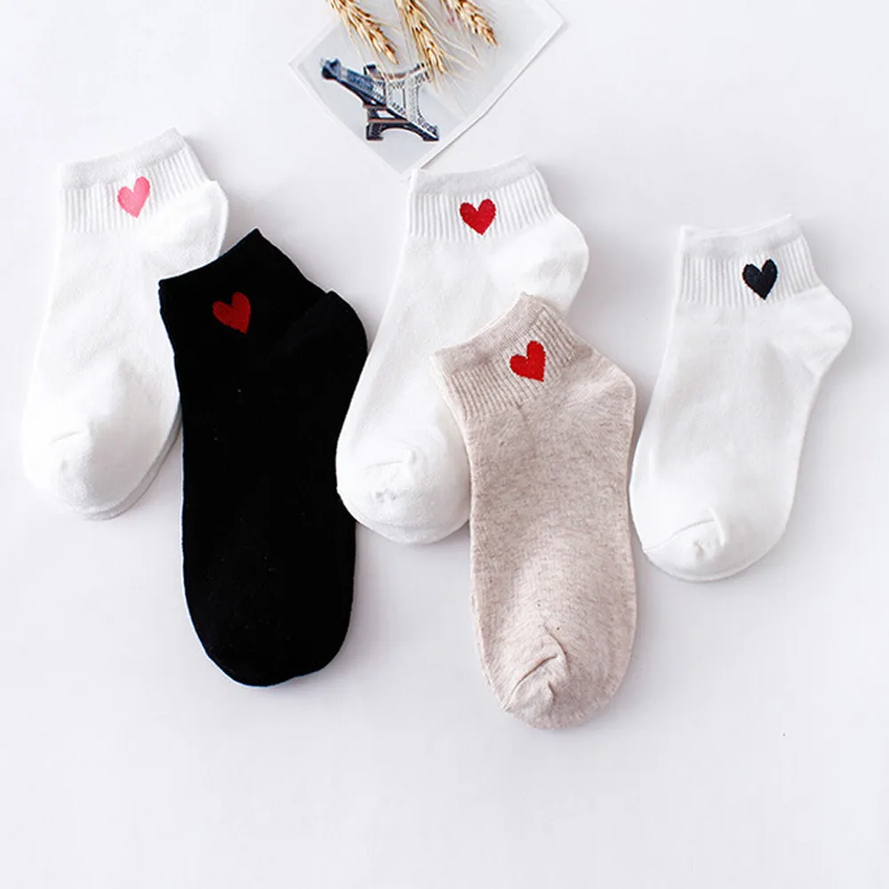 Милые носки с сердечками Простые женские в духе колледжа Модные для скейтборда - Фото №1