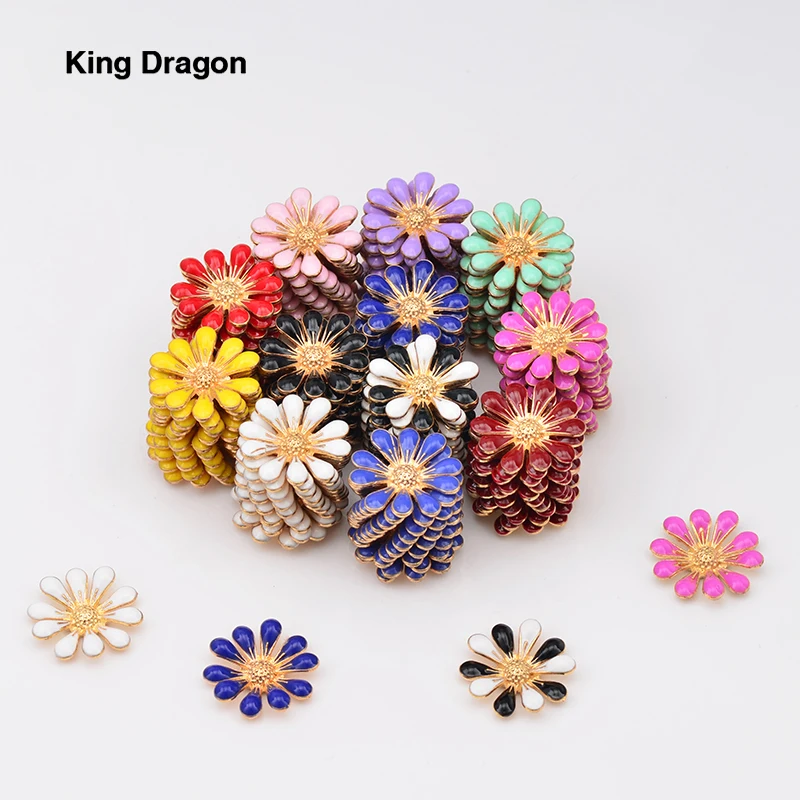 Украшение King Dragon Daisy со стразами используется для украшения волос бантом в центре