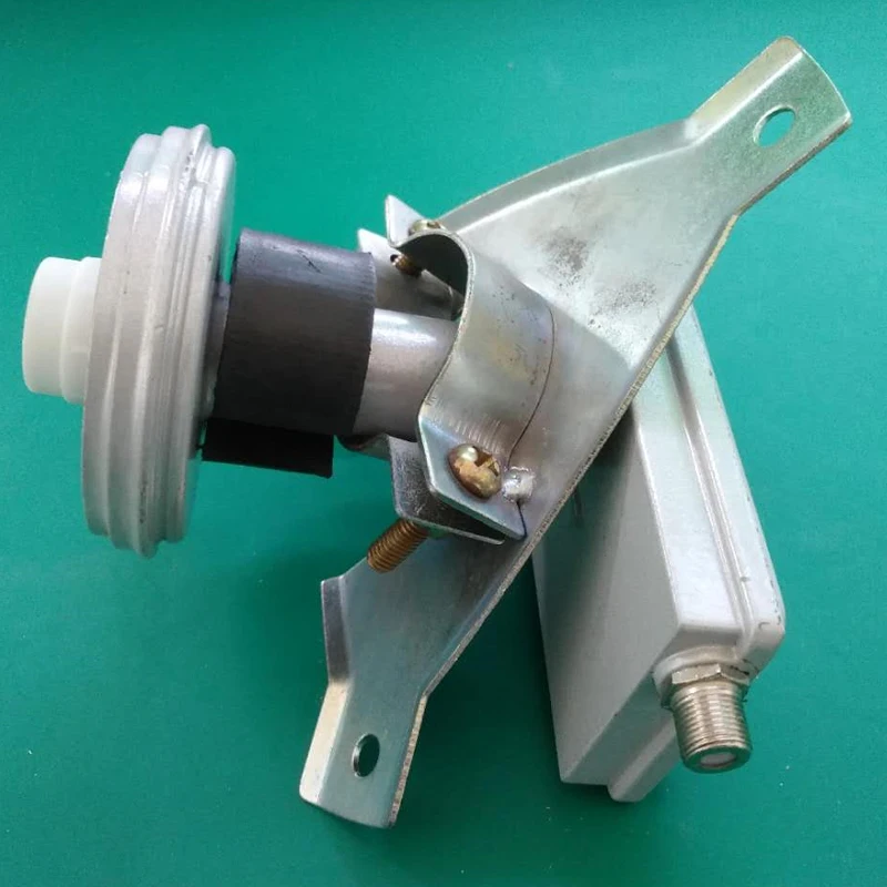 70 дБ с высоким коэффициентом усиления низкий уровень шума 0.3дб основной фокус lnb