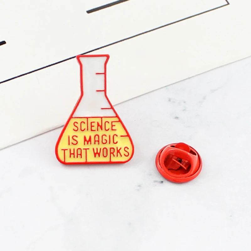 MAGIC SCIENCE IS который работает в лаборатории колба металлическая брошь с эмалью