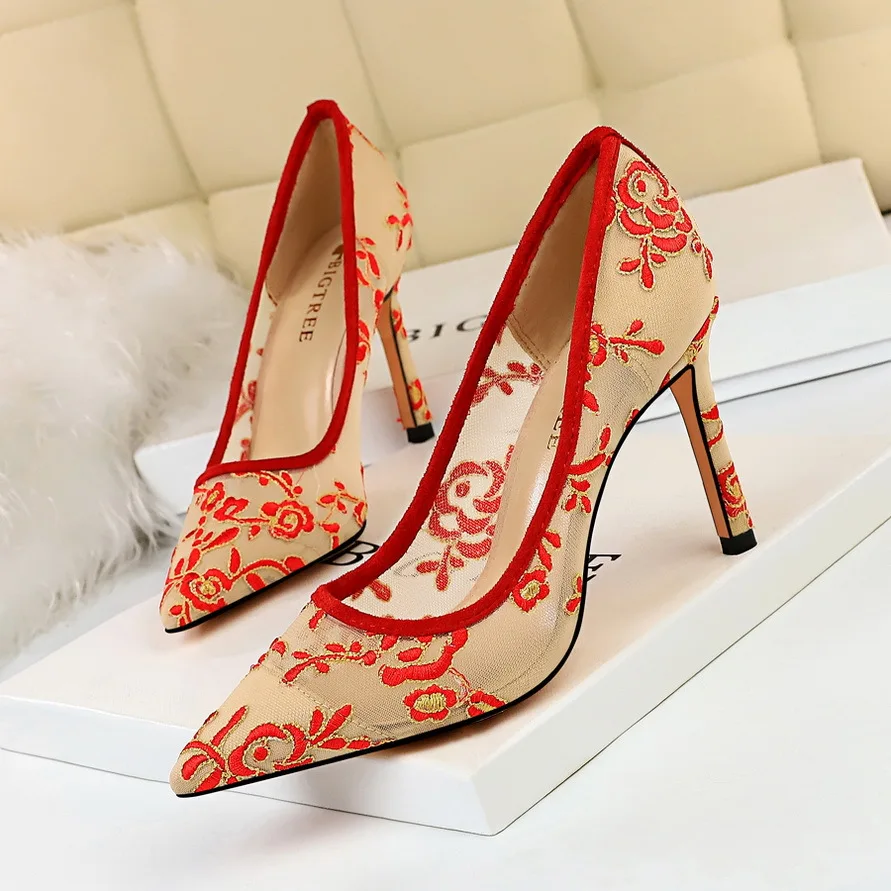 

Elegant high heel ladies shallow shoes transparent flowers lace wedding shoes ladies pointed sexy party shoes single shoes