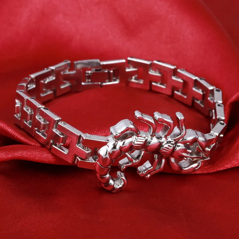 Крупные мужские браслеты в виде пиратского скорпиона ювелирное украшение