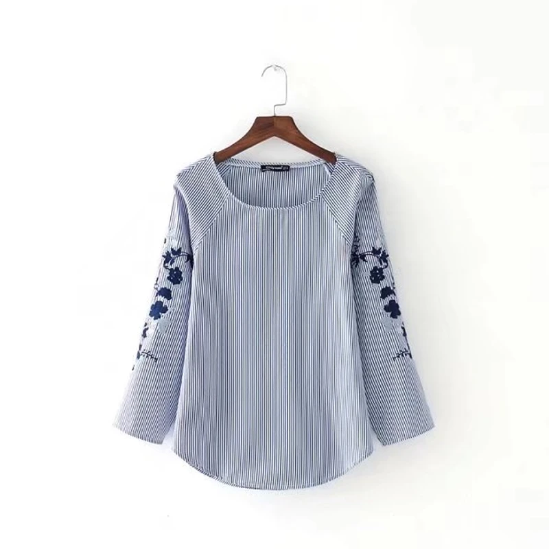 Женская блузка в полоску с круглым вырезом три четверти вышивкой стиле ретро