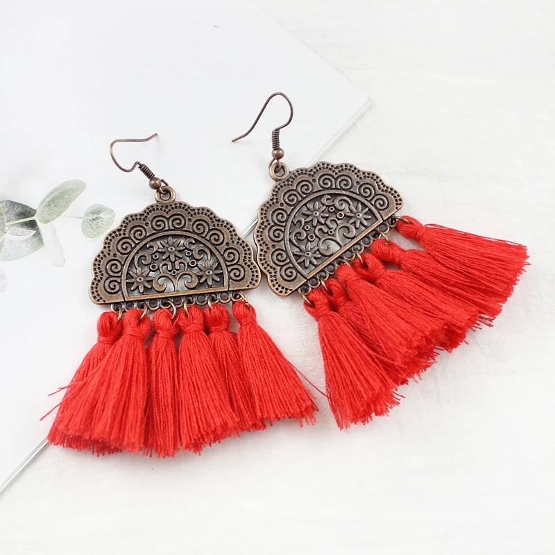 Полукруглые серьги капельки в богемном стиле 6 цветов с резным узором кисточками