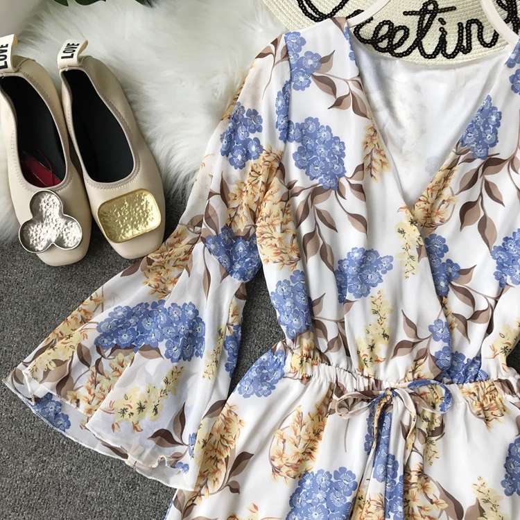 Цветочный короткий женский комбинезон с v-образным вырезом, пляжный Boho с принтом, с рюшами, сексуальный корейский элегантный шифоновый ромперы-туники, летний женский комбинезон