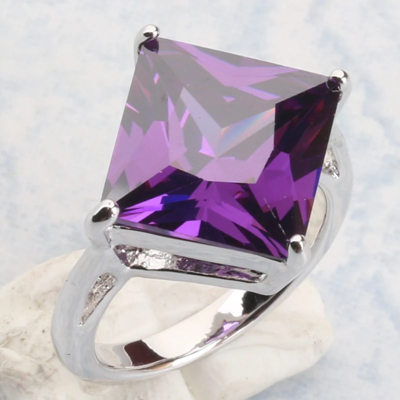 

Square Purple Zircon Silver Plated Argent Ring Size 6 / 7 / 8 / 9 S1978
